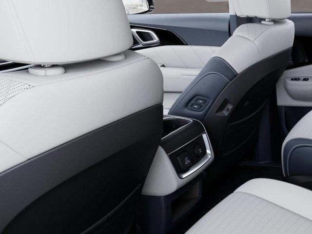 Photo of 2025 Ivory Silver Kia Carnival Hybrid