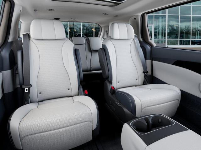 Photo of 2025 Ivory Silver Kia Carnival Hybrid