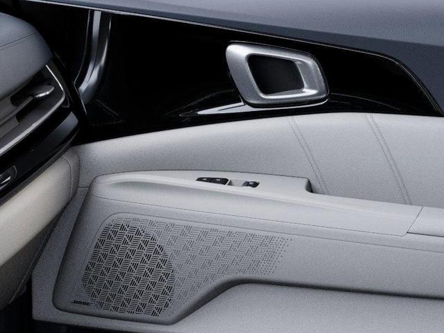 Photo of 2025 Ivory Silver Kia Carnival Hybrid