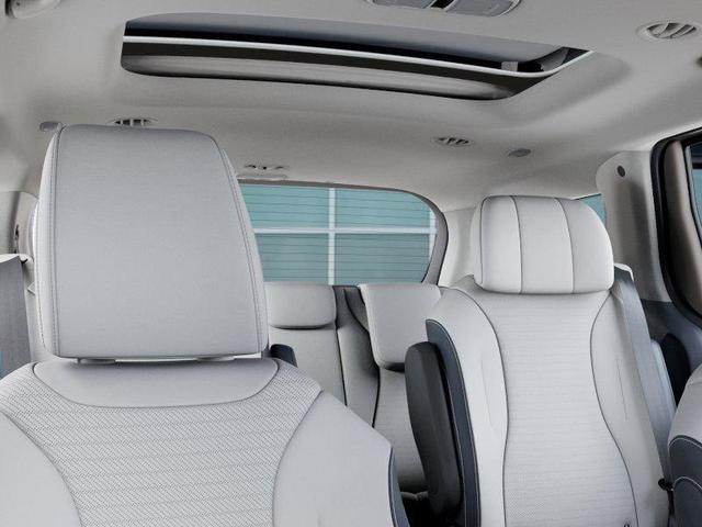 Photo of 2025 Ivory Silver Kia Carnival Hybrid