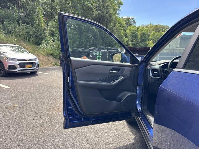Photo of 2023 Caspian Blue Nissan Rogue