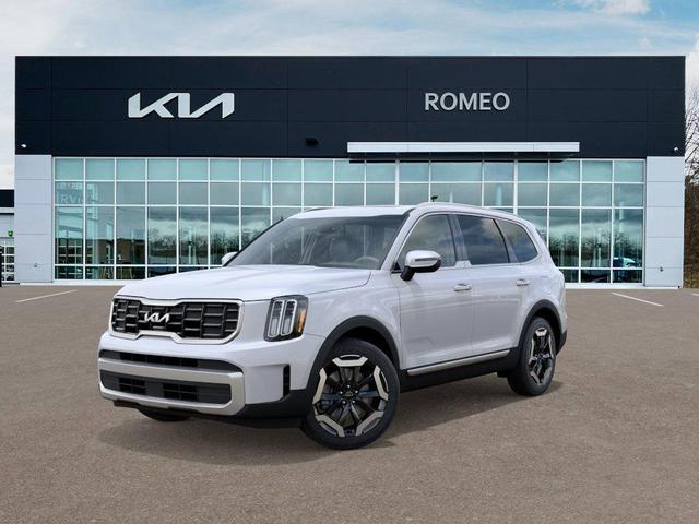 Photo of 2025 Glacial White Pearl Kia Telluride