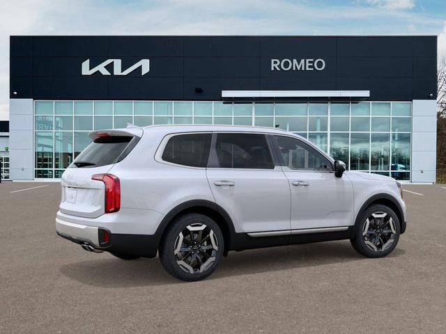 Photo of 2025 Glacial White Pearl Kia Telluride