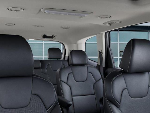 Photo of 2025 Glacial White Pearl Kia Telluride