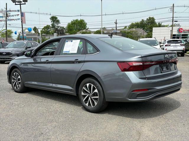 Photo of 2025 Platinum Gray Metallic Volkswagen Jetta