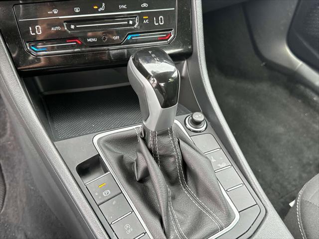 Photo of 2025 Platinum Gray Metallic Volkswagen Jetta