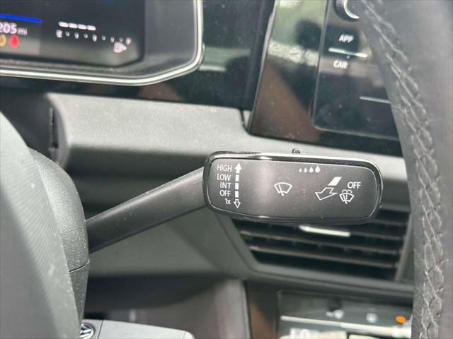Photo of 2025 Platinum Gray Metallic Volkswagen Jetta