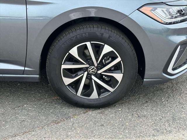 Photo of 2025 Platinum Gray Metallic Volkswagen Jetta