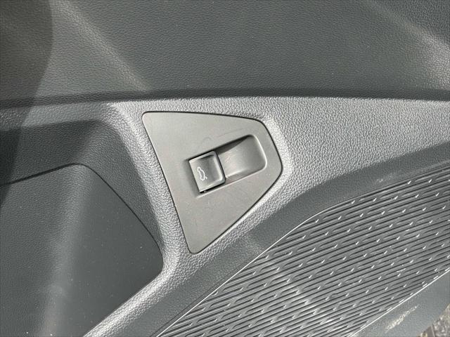 Photo of 2025 Platinum Gray Metallic Volkswagen Jetta