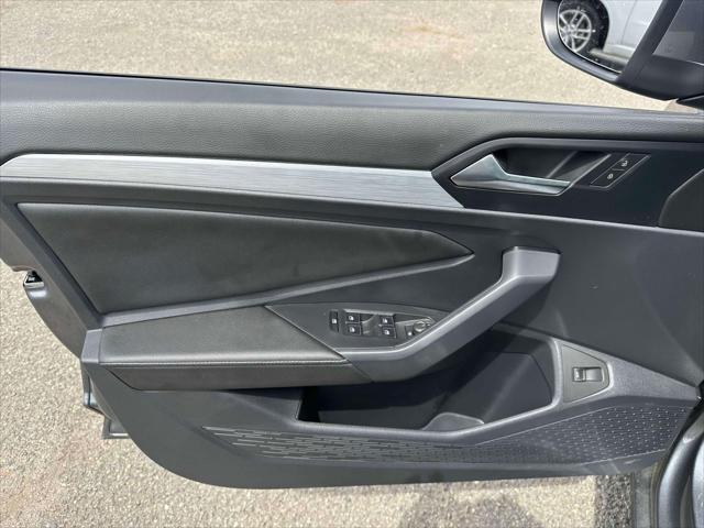 Photo of 2025 Platinum Gray Metallic Volkswagen Jetta