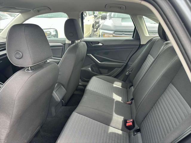 Photo of 2025 Platinum Gray Metallic Volkswagen Jetta