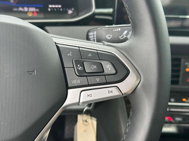 Photo of 2025 Platinum Gray Metallic Volkswagen Jetta