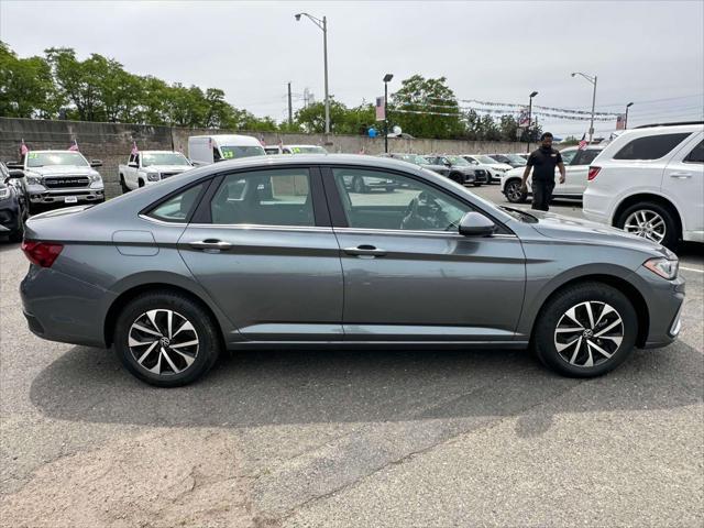 Photo of 2025 Platinum Gray Metallic Volkswagen Jetta