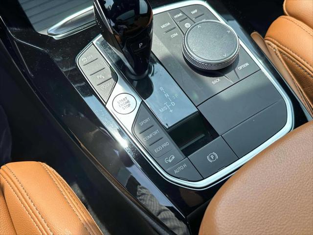 Photo of 2022 Mineral White Metallic BMW X3