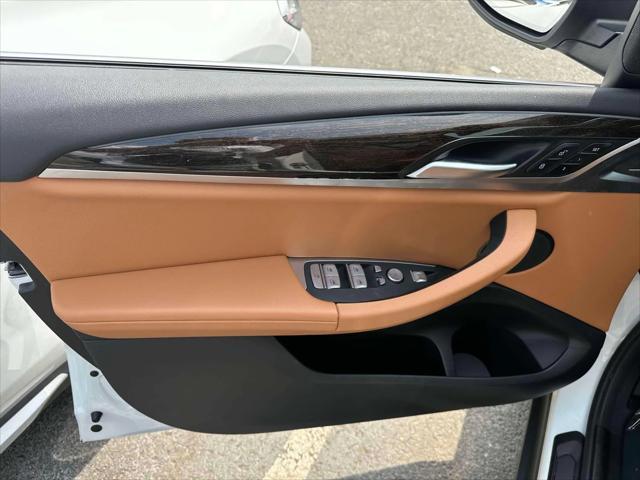 Photo of 2022 Mineral White Metallic BMW X3
