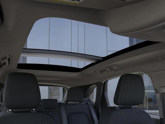 Photo of 2025 Oxford White Ford Escape