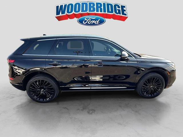 Photo of 2022 Infinite Black Metallic Clearcoat Lincoln Corsair