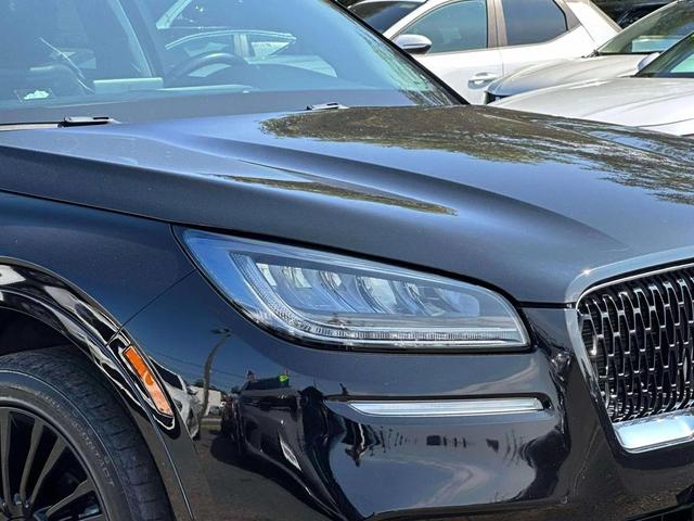 Photo of 2022 Infinite Black Metallic Clearcoat Lincoln Corsair