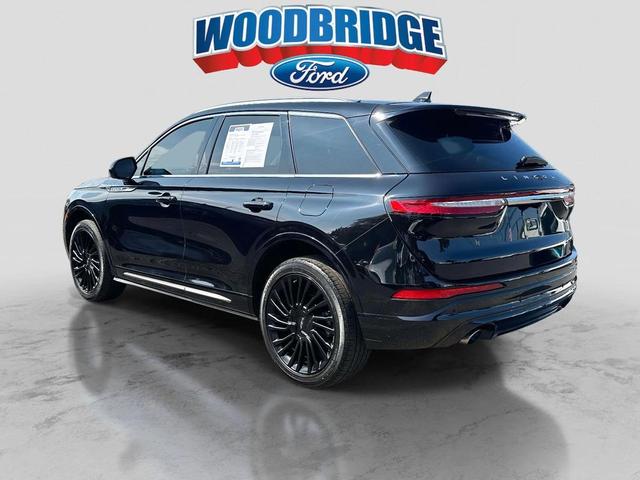 Photo of 2022 Infinite Black Metallic Clearcoat Lincoln Corsair
