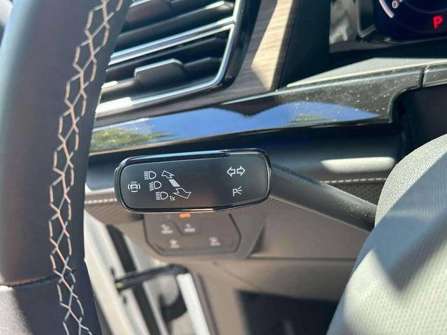 Photo of 2024 Opal White Pearl Volkswagen Atlas