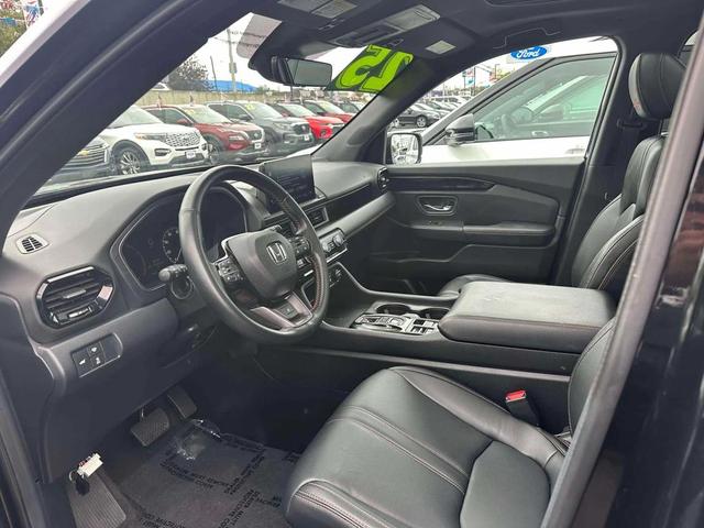 Photo of 2025 Crystal Black Pearl Honda Pilot