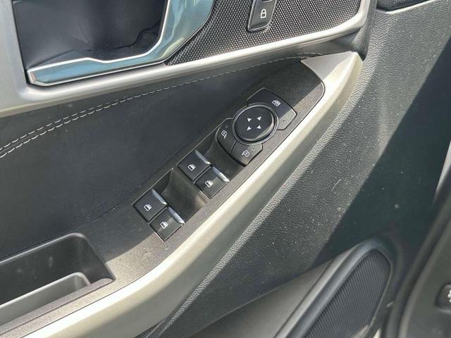 Photo of 2022 Oxford White Ford Explorer