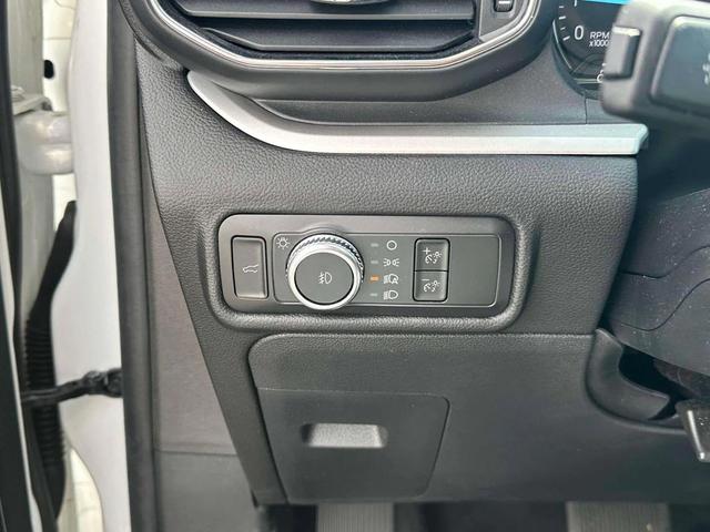 Photo of 2022 Oxford White Ford Explorer