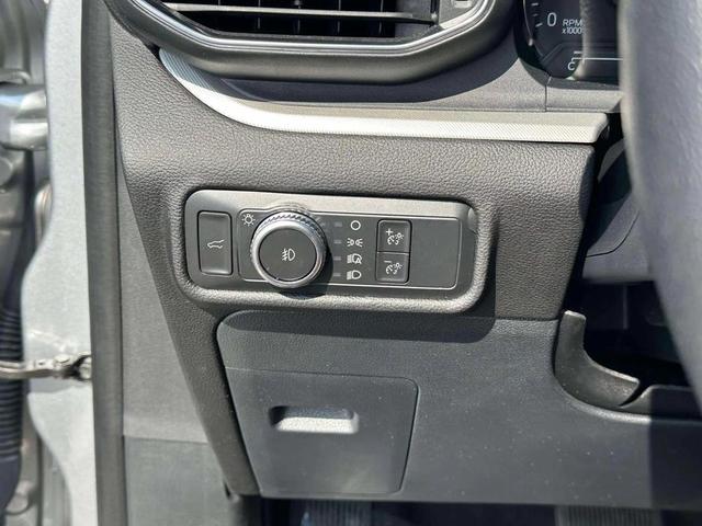 Photo of 2022 Iconic Silver Metallic Ford Explorer