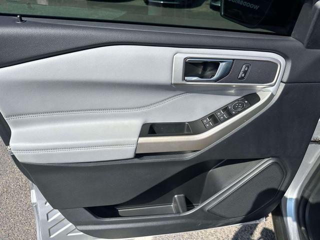 Photo of 2022 Iconic Silver Metallic Ford Explorer