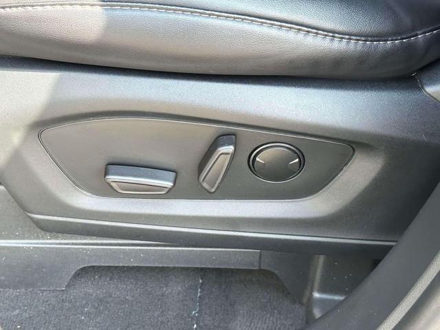 Photo of 2022 Iconic Silver Metallic Ford Explorer