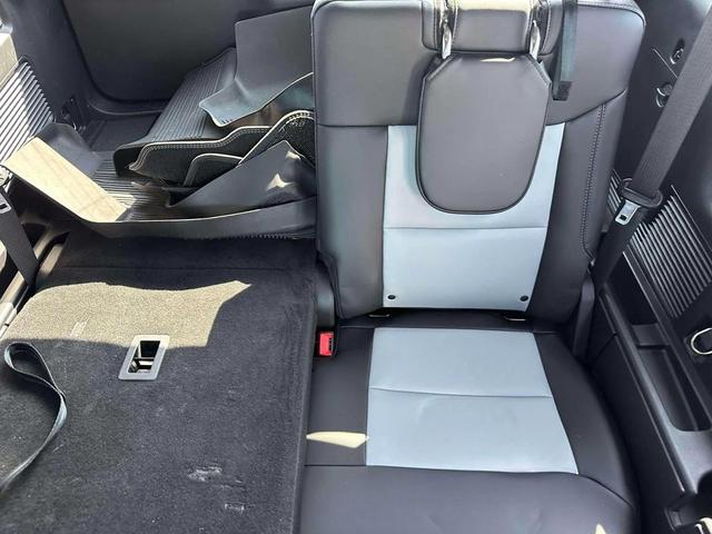 Photo of 2022 Iconic Silver Metallic Ford Explorer