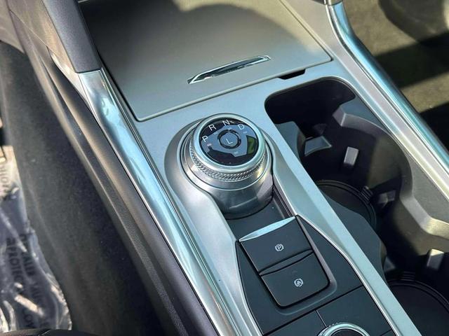 Photo of 2022 Iconic Silver Metallic Ford Explorer