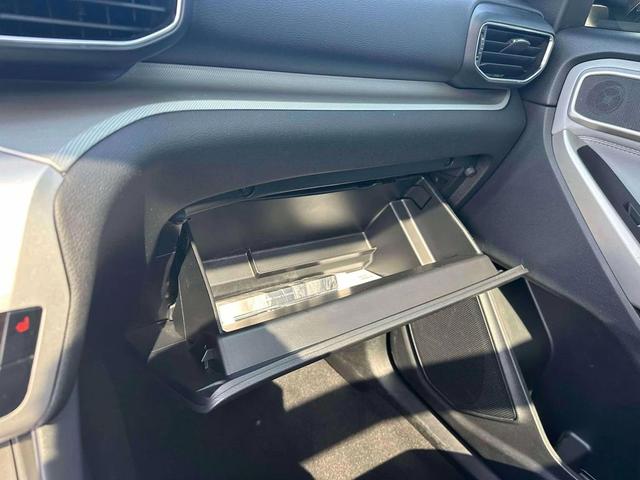 Photo of 2022 Iconic Silver Metallic Ford Explorer