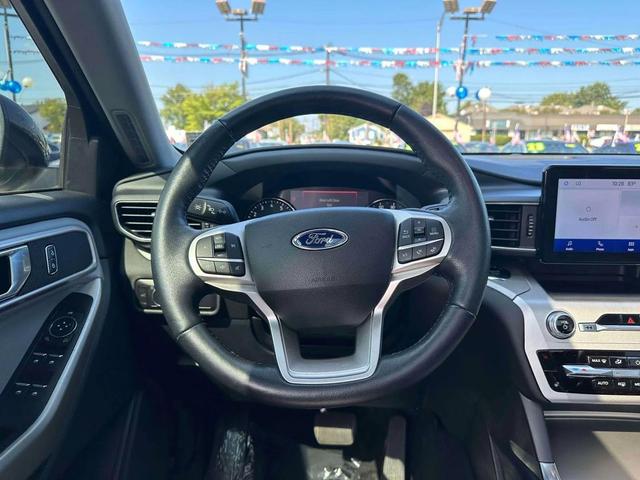 Photo of 2022 Iconic Silver Metallic Ford Explorer