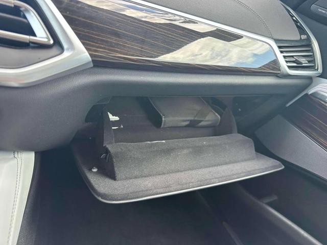 Photo of 2023 Alpine White BMW X6