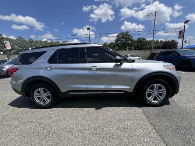 Photo of 2022 Iconic Silver Metallic Ford Explorer