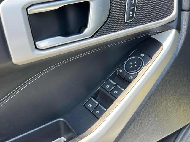 Photo of 2022 Iconic Silver Metallic Ford Explorer