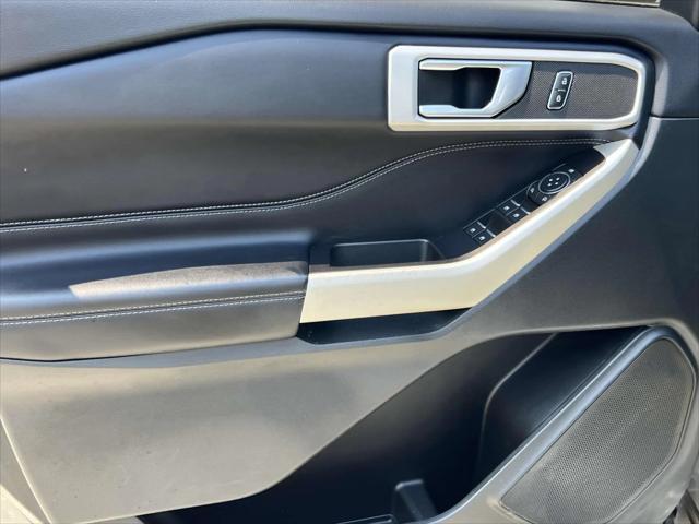 Photo of 2022 Iconic Silver Metallic Ford Explorer