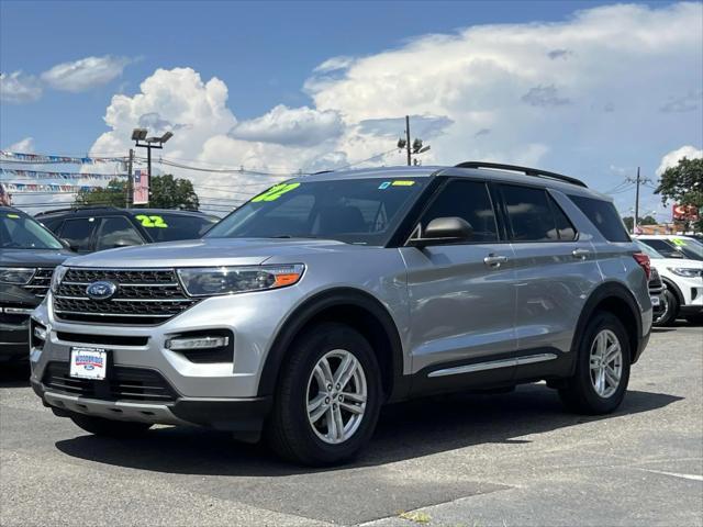 Photo of 2022 Iconic Silver Metallic Ford Explorer