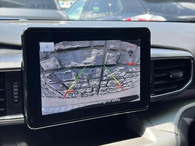 Photo of 2022 Iconic Silver Metallic Ford Explorer