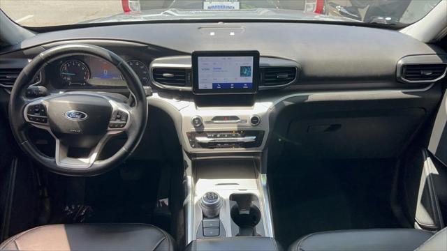 Photo of 2022 Iconic Silver Metallic Ford Explorer