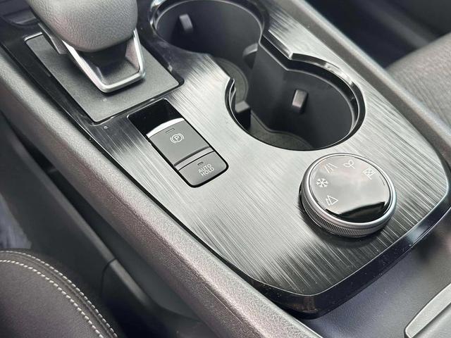 Photo of 2026 Everest White Pearl Tricoat Nissan Rogue