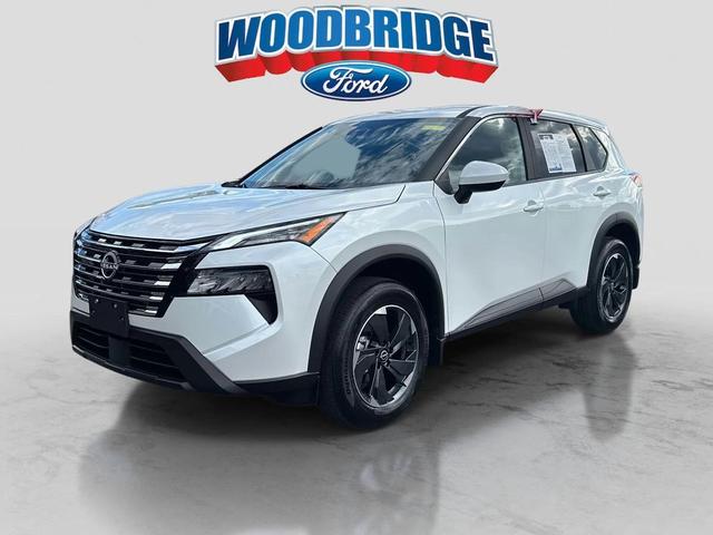 Photo of 2026 Everest White Pearl Tricoat Nissan Rogue