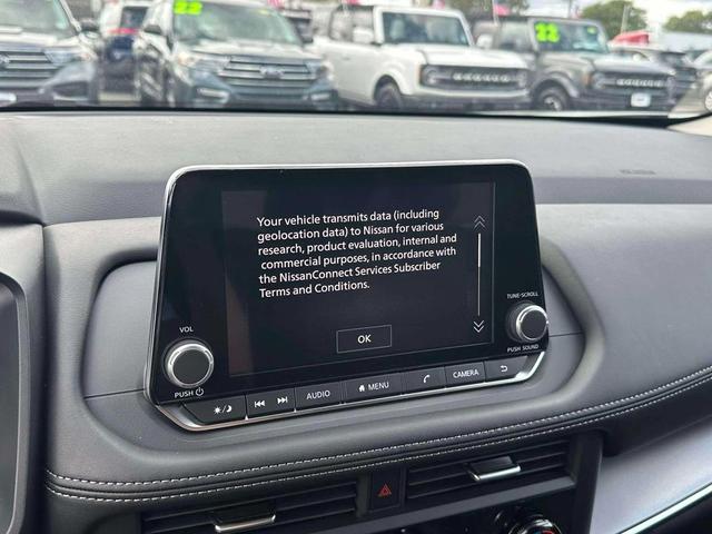 Photo of 2026 Everest White Pearl Tricoat Nissan Rogue