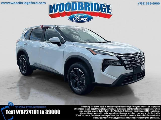 Photo of 2026 Everest White Pearl Tricoat Nissan Rogue