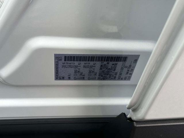 Photo of 2026 Everest White Pearl Tricoat Nissan Rogue