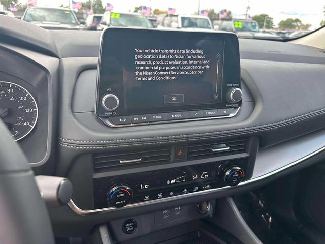 Photo of 2026 Everest White Pearl Tricoat Nissan Rogue