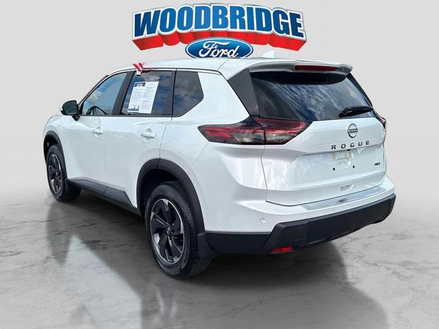 Photo of 2026 Everest White Pearl Tricoat Nissan Rogue