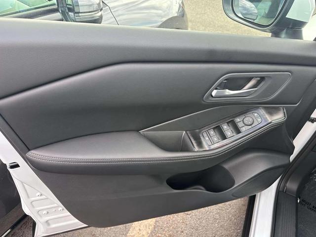 Photo of 2026 Everest White Pearl Tricoat Nissan Rogue
