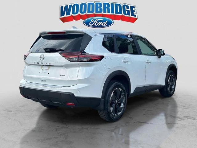 Photo of 2026 Everest White Pearl Tricoat Nissan Rogue